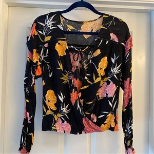 GUESS CREPE FLORAL TOP SMALL